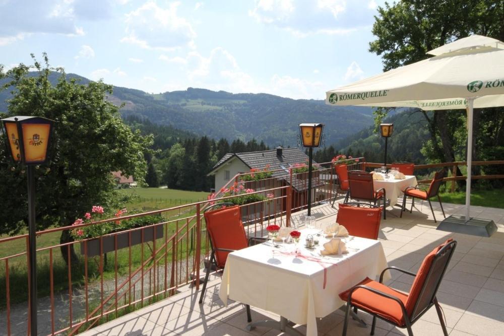 Hotel Panoramadorf Saualpe Eberstein Exterior foto